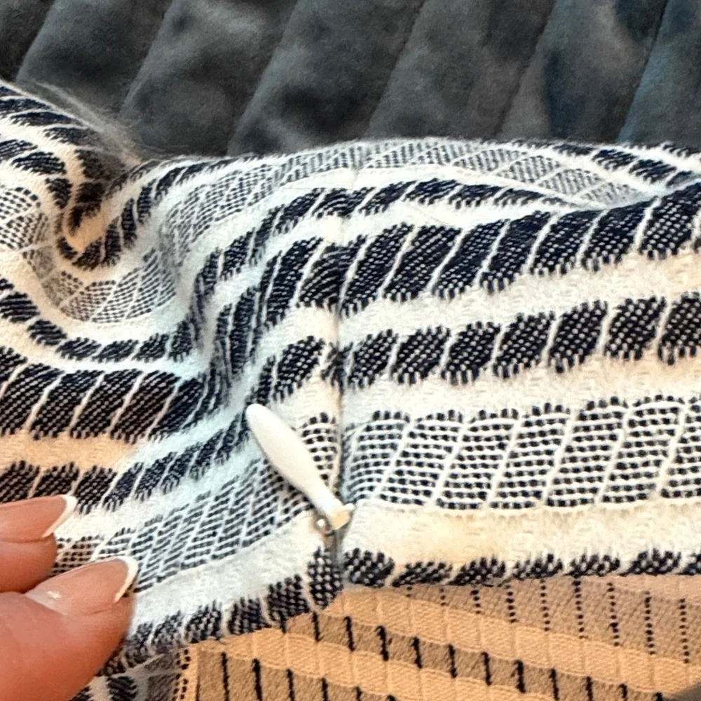 Ann Taylor Textured Stripe Pencil Skirt | Size 10 | Workwear Classic - Picture 5 of 6